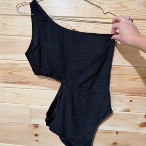 Cupshe Textured Black One-Shoulder Swimsuit
